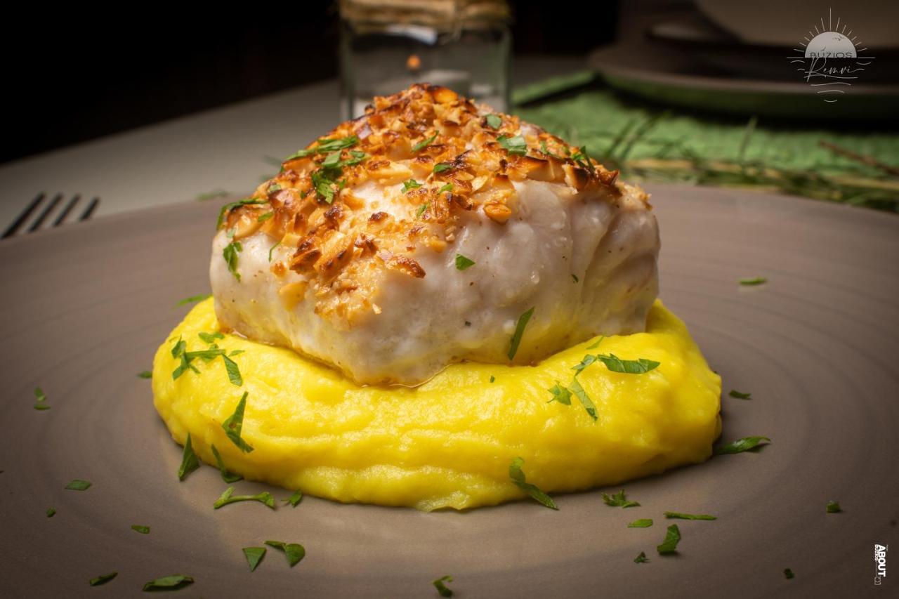 Pousada Praia Joao Fernandes Armacao dos Buzios Экстерьер фото A chicken breast with mashed potatoes